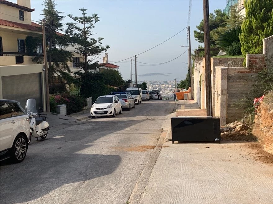 Εκτέλεση στη Βούλα: Στα ίχνη των δραστών η αστυνομία – Εικόνες από τον τόπο του εγκλήματος)